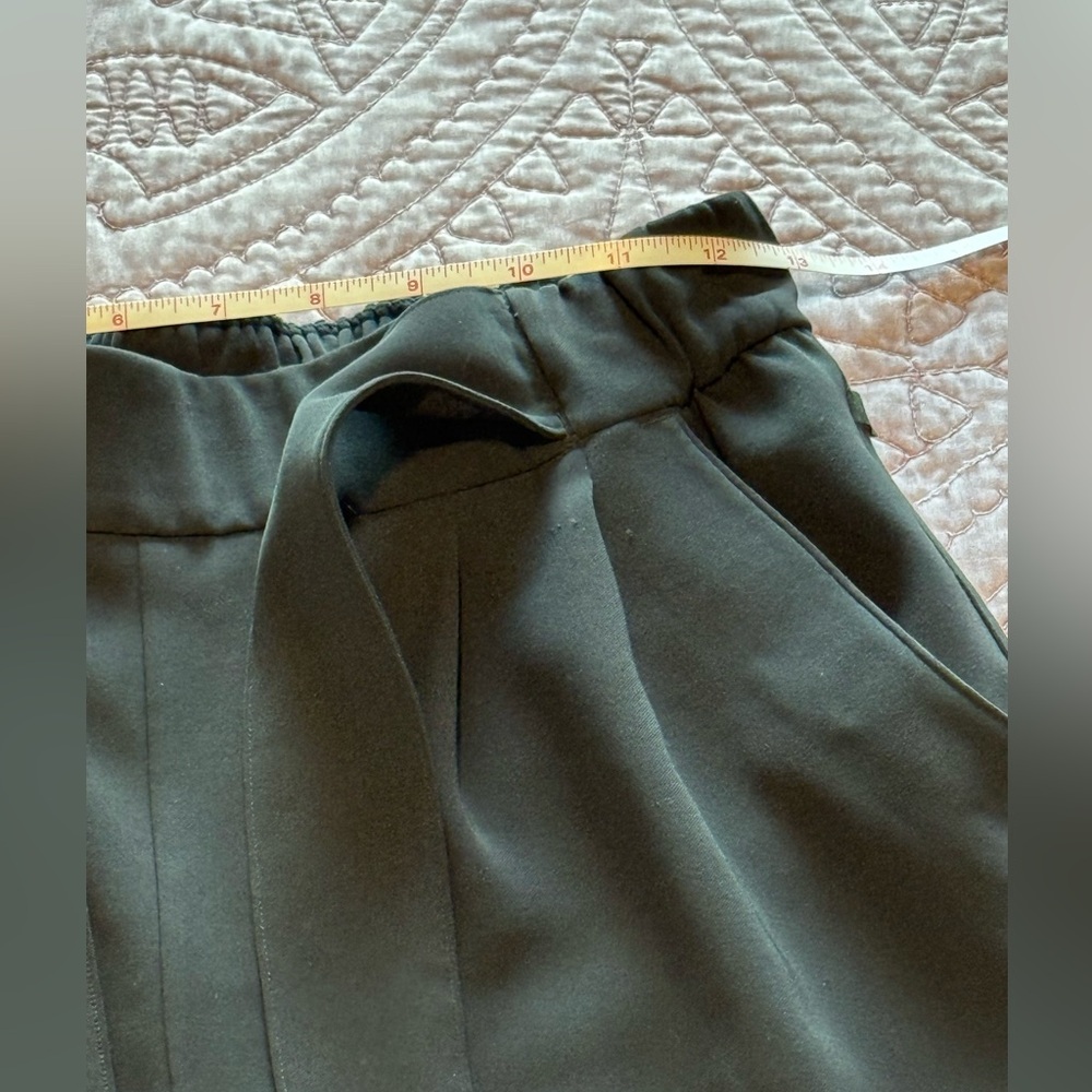 Lululemon Athletica Black Noir Crop Pants - Picture 7 of 13